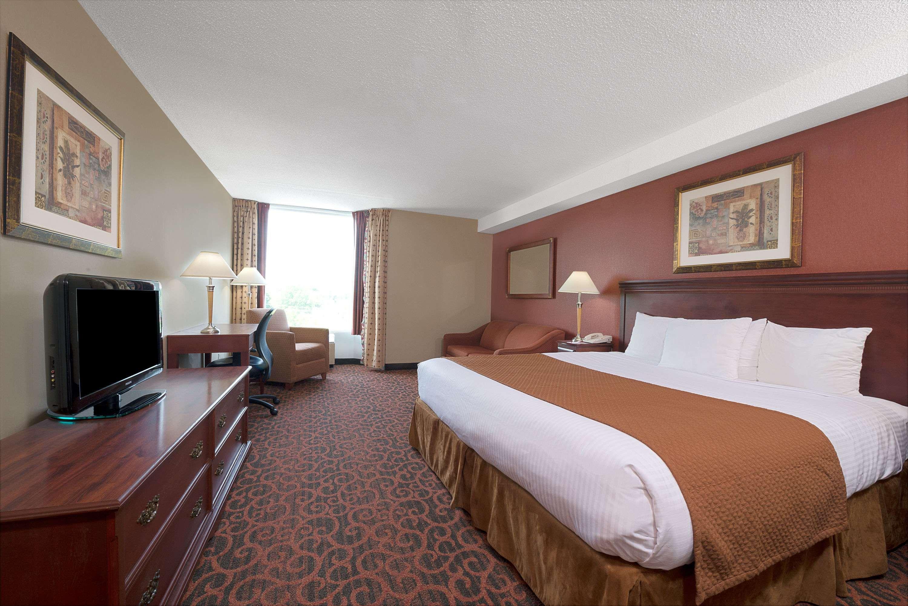 Ramada By Wyndham Niagara Falls/Fallsview Exterior photo