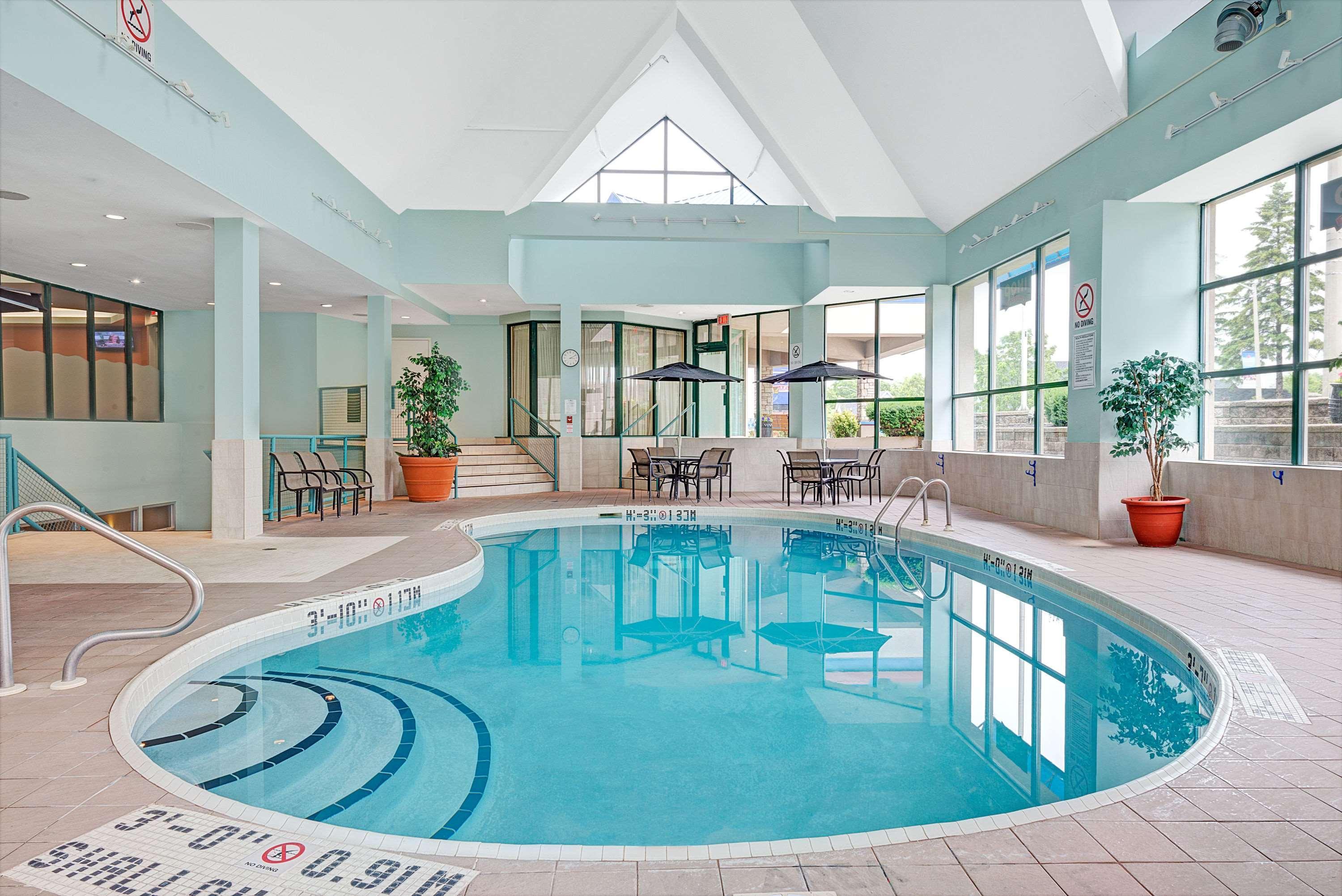 Ramada By Wyndham Niagara Falls/Fallsview Exterior photo