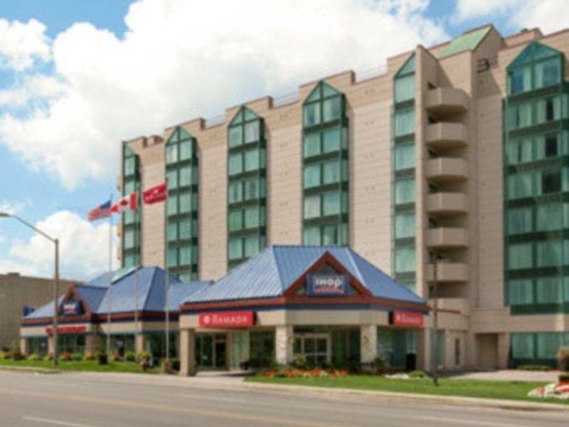 Ramada By Wyndham Niagara Falls/Fallsview Exterior photo