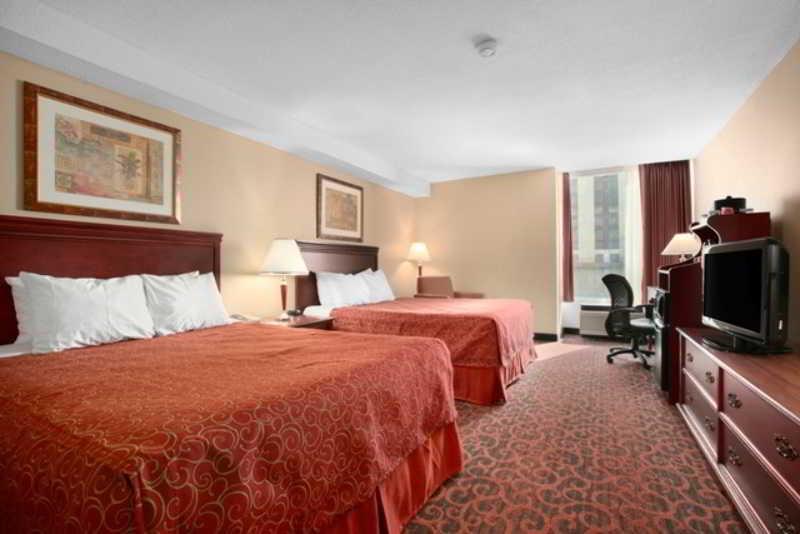 Ramada By Wyndham Niagara Falls/Fallsview Room photo