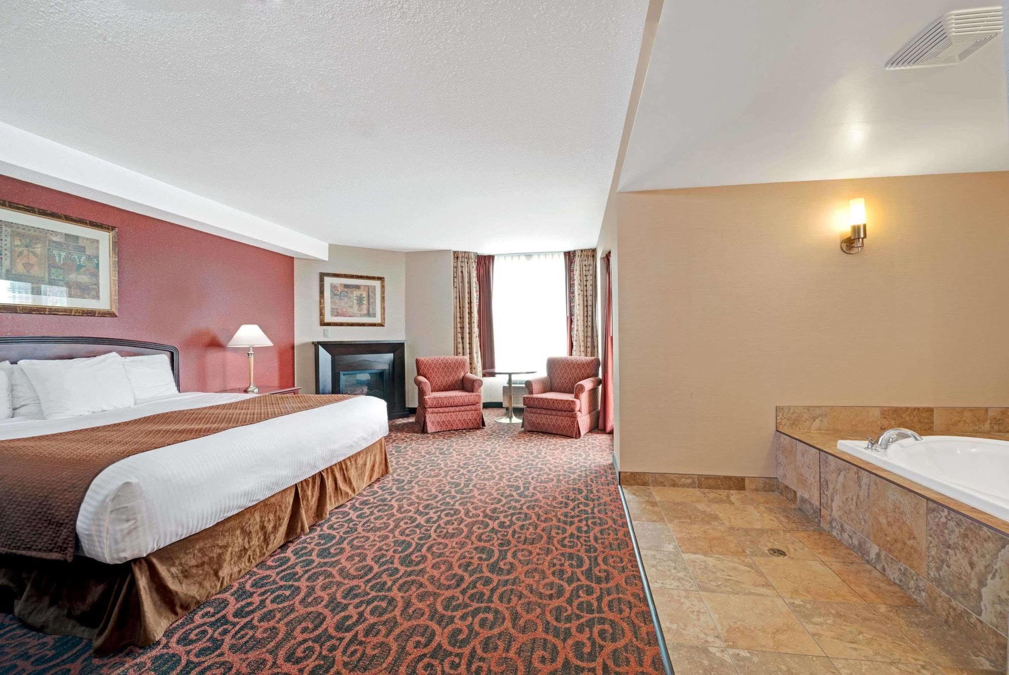 Ramada By Wyndham Niagara Falls/Fallsview Exterior photo